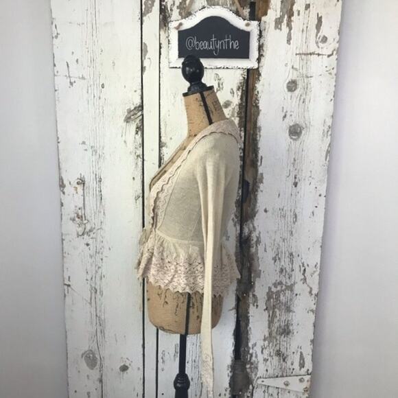 AS SEEN ON Twilight Anthro Guinevere soft scallop cardigan cream/beige - Picture 5 of 8